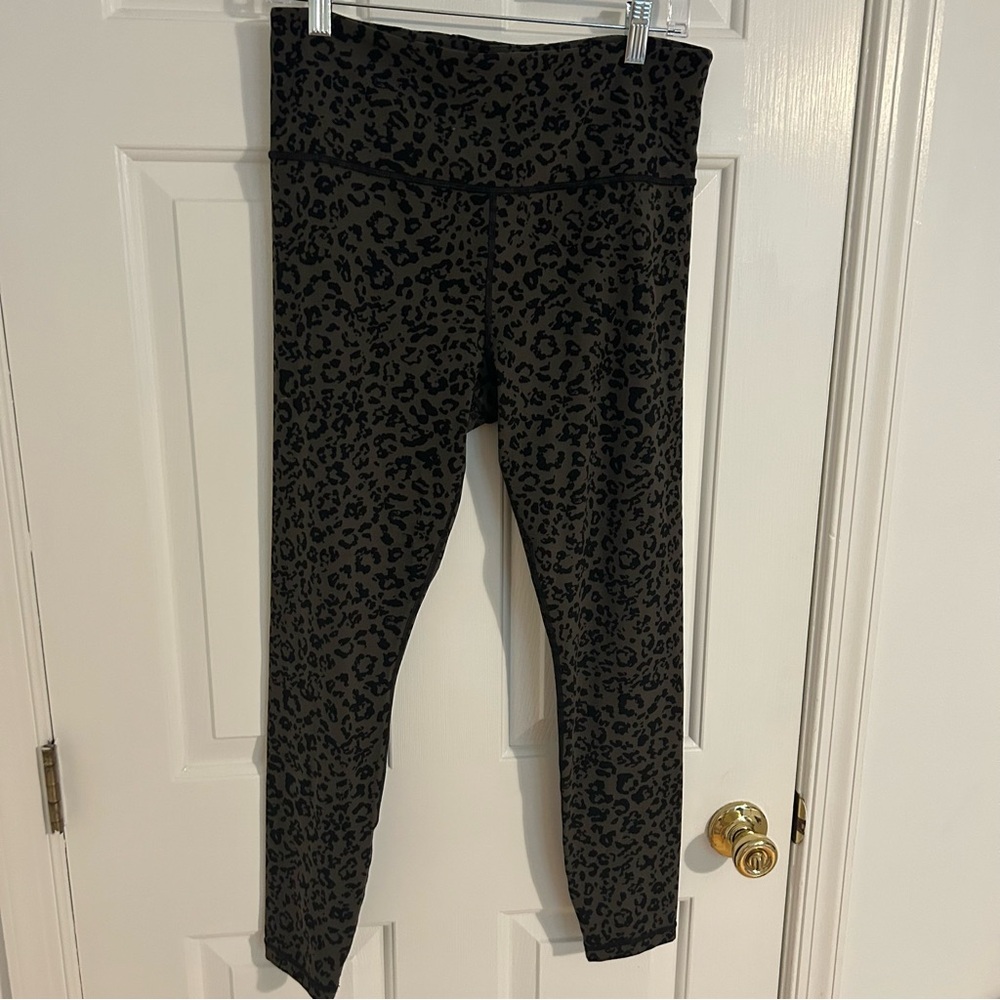 Athleta leopard print leggings size Large